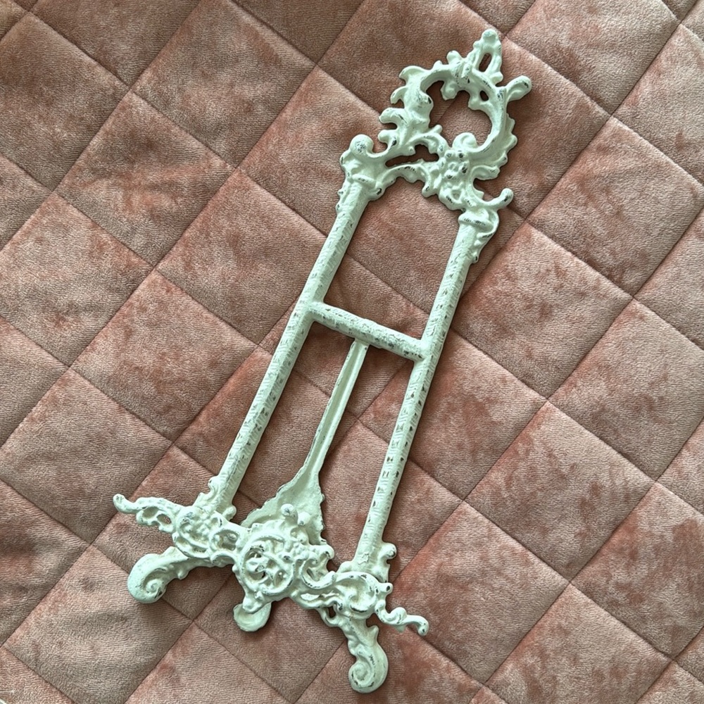 Shabby Chic Book Stand